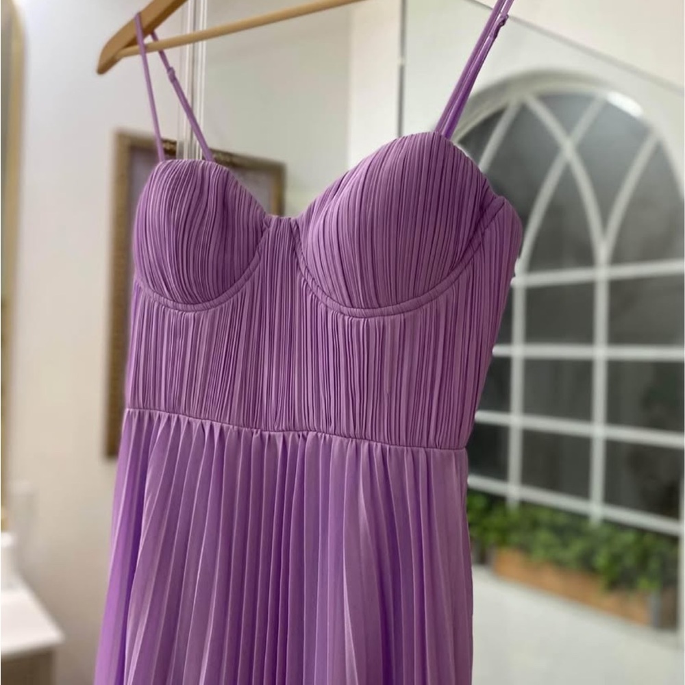 Gorgeous pleated dress from lulu’s! Size small!
